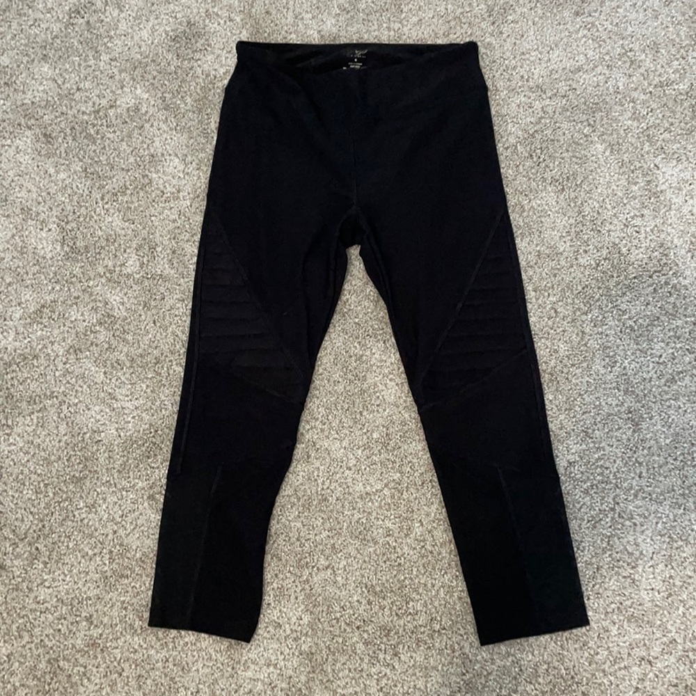 Leggings with texture pattern